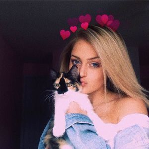 Meet your Posher, Chloe